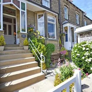 https://westfield-house-characterful-7-bedroom-townhouse.yorkshirehotels.net