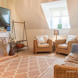 https://sky-view-lovely-1bed-suite-close-to-beach-and-with-parking.bournemouth-hotels.org
