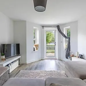  Apartment 2 Bedroom Spacious Sleeps 5